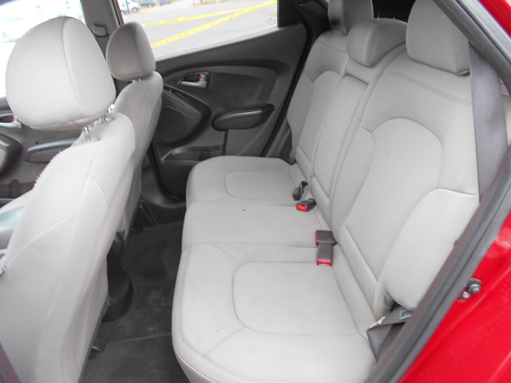 2012 Hyundai Tucson Image 18
