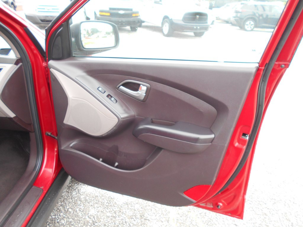 2012 Hyundai Tucson Image 23