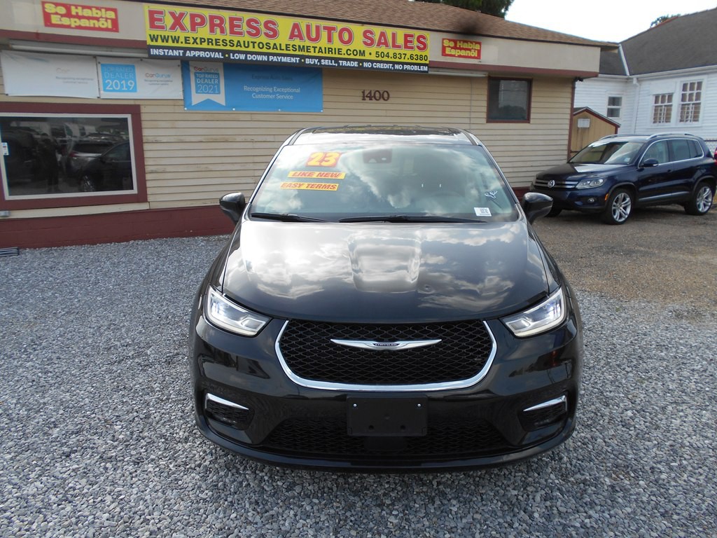 2023 Chrysler Pacifica Image 2