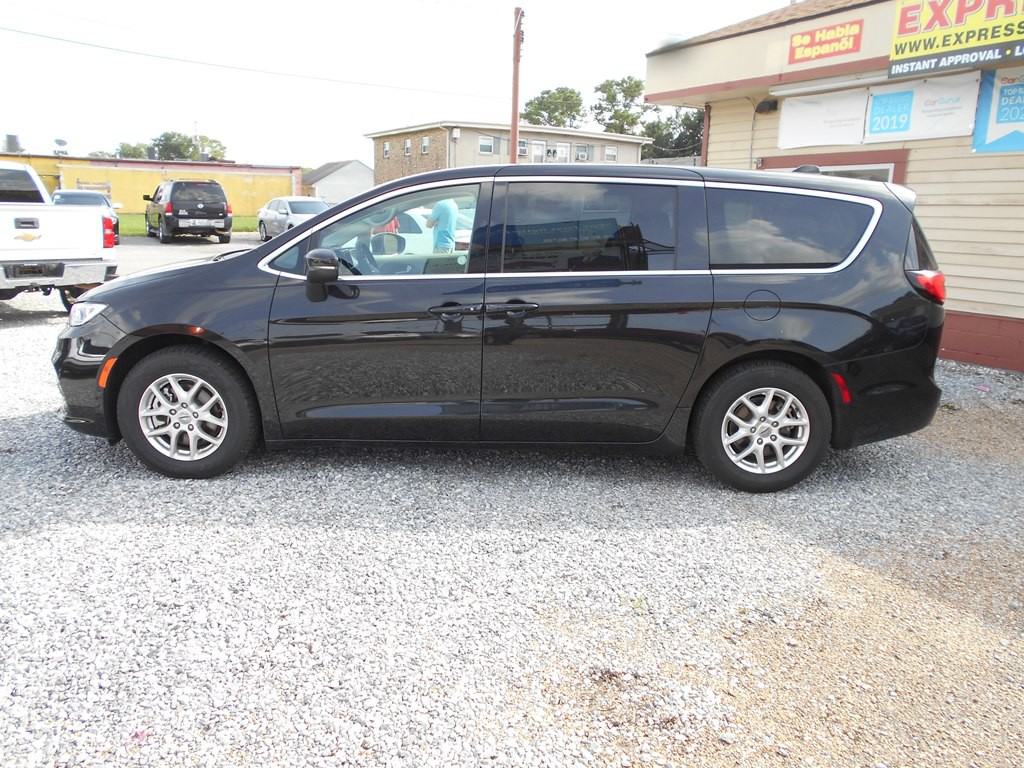 2023 Chrysler Pacifica Image 3
