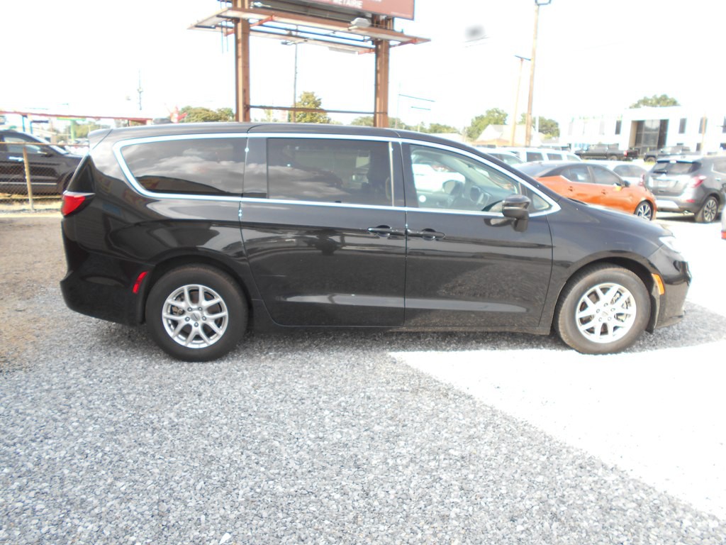 2023 Chrysler Pacifica Image 7