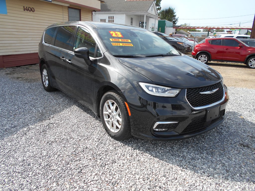 2023 Chrysler Pacifica Image 8