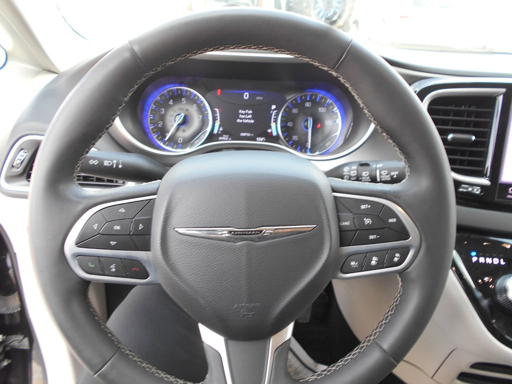 2023 Chrysler Pacifica Image 12