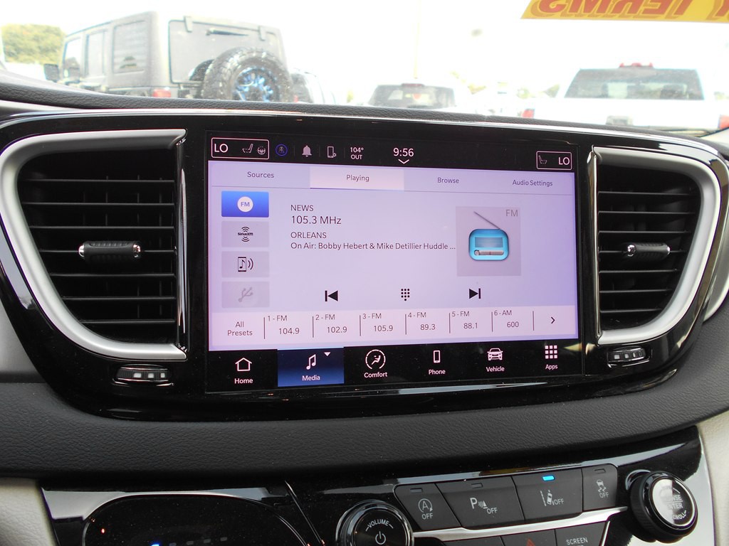 2023 Chrysler Pacifica Image 13
