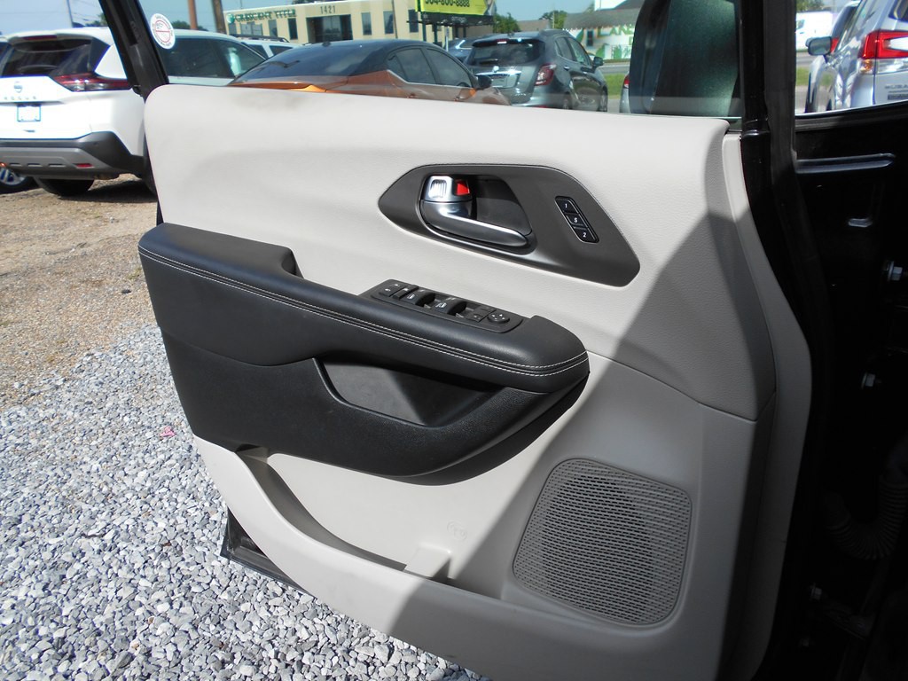 2023 Chrysler Pacifica Image 15