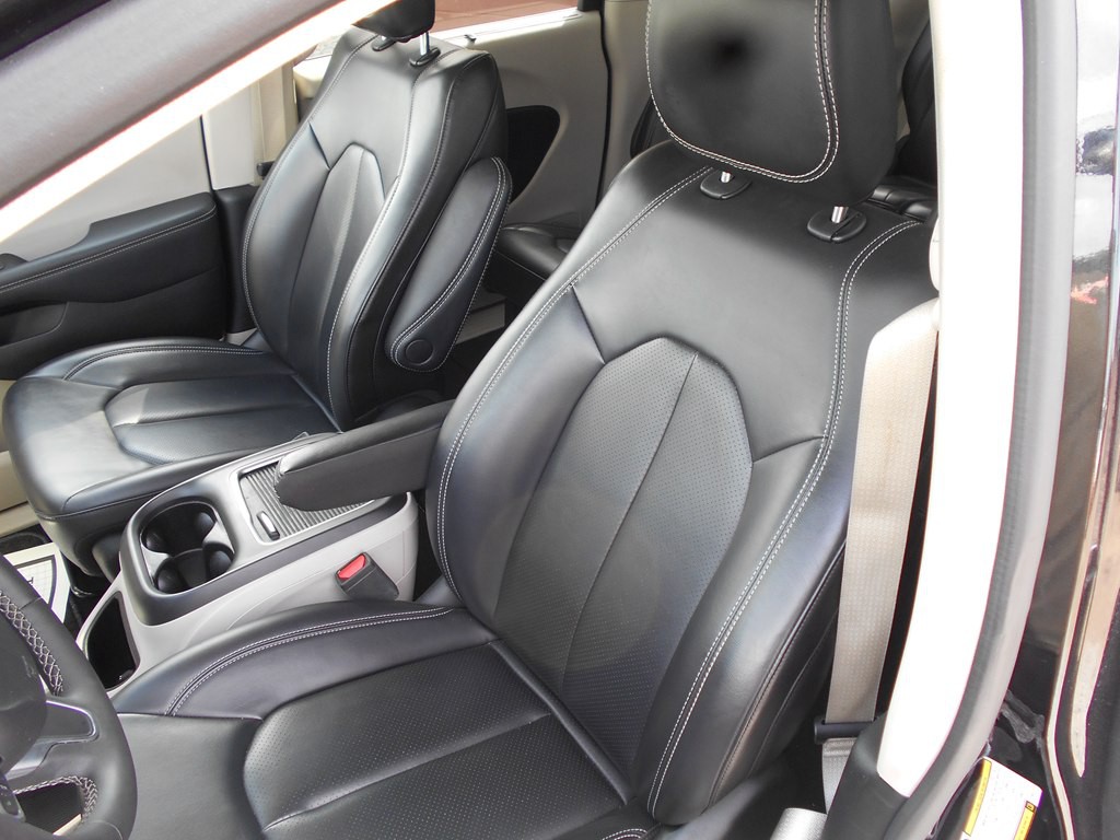 2023 Chrysler Pacifica Image 17