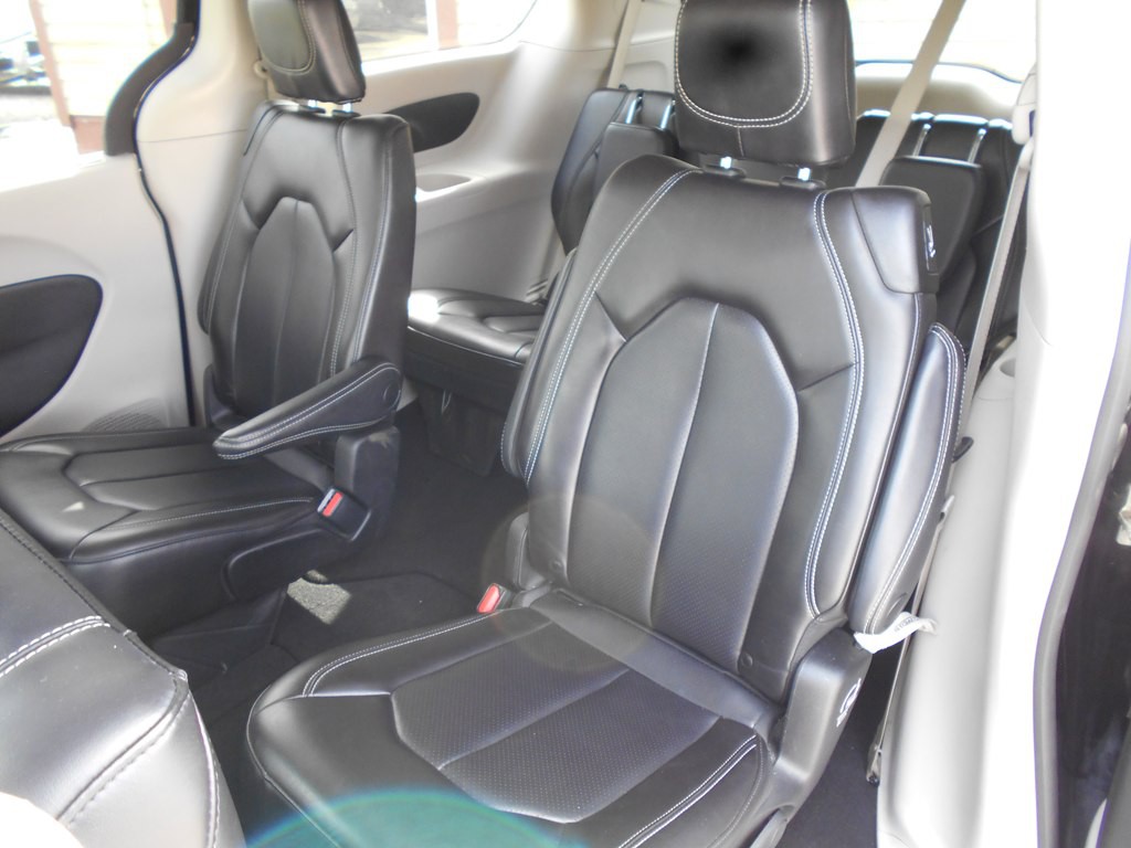 2023 Chrysler Pacifica Image 18