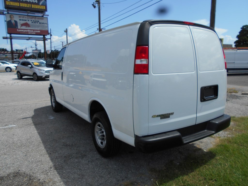 2022 Chevrolet Express Image 3