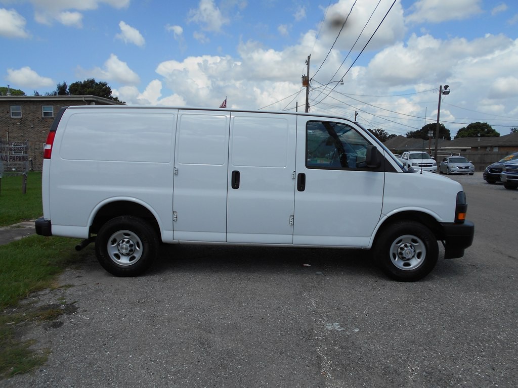 2022 Chevrolet Express Image 6