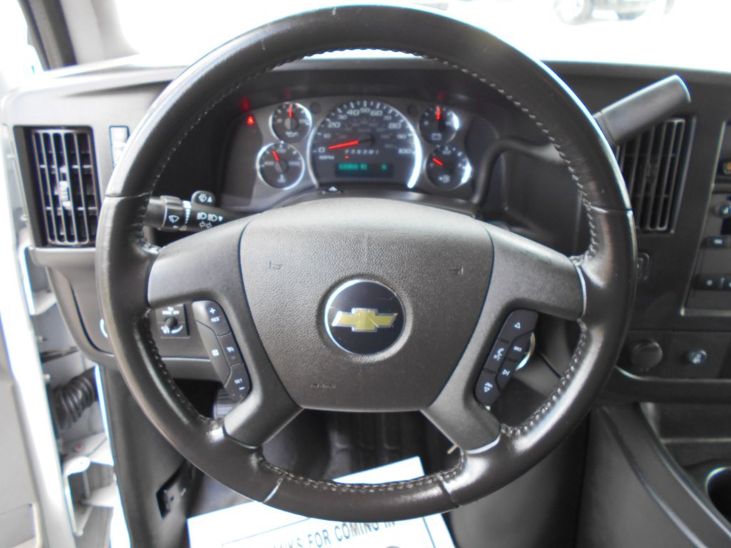2022 Chevrolet Express Image 12