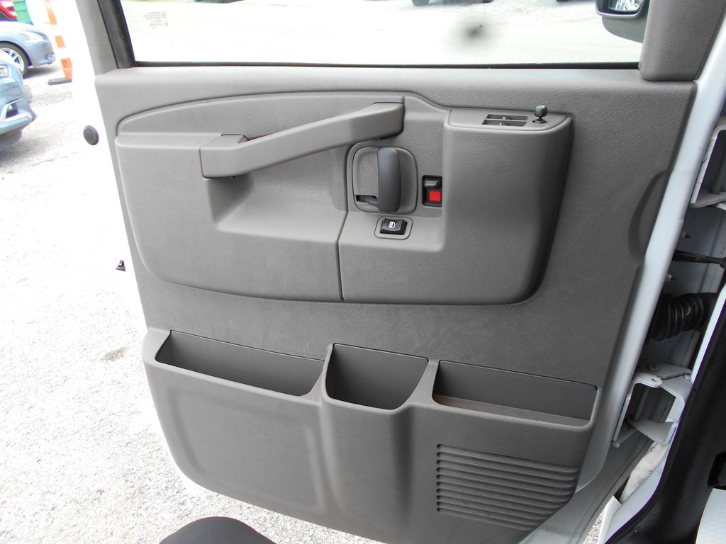 2022 Chevrolet Express Image 14
