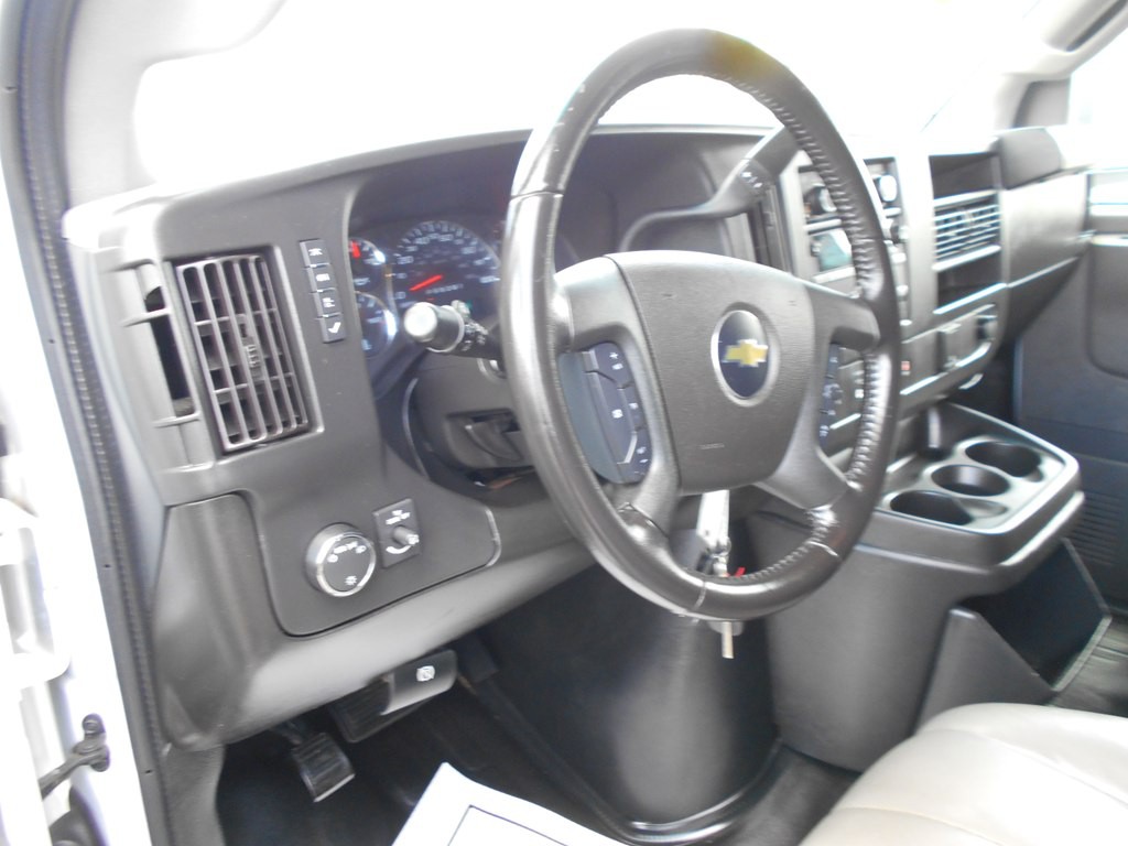 2022 Chevrolet Express Image 15