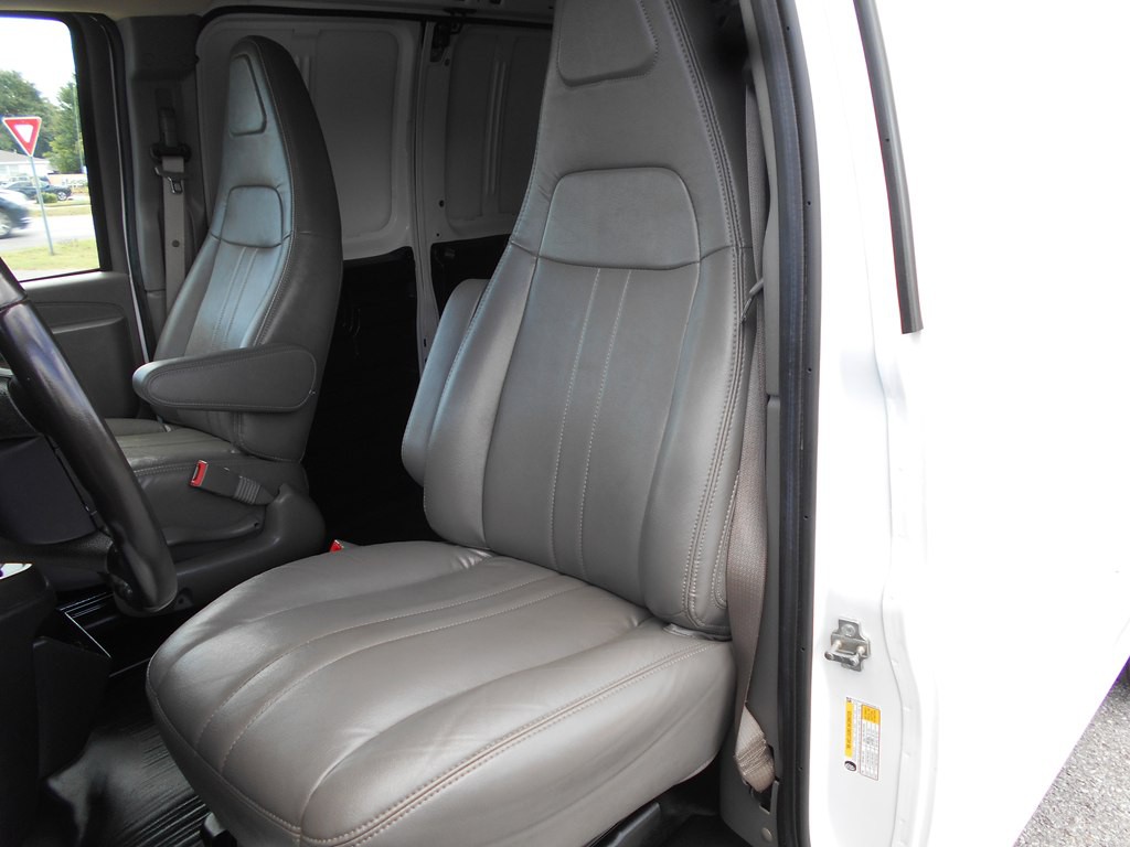 2022 Chevrolet Express Image 16