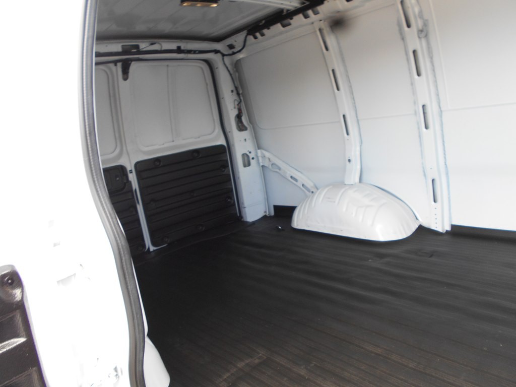 2022 Chevrolet Express Image 21