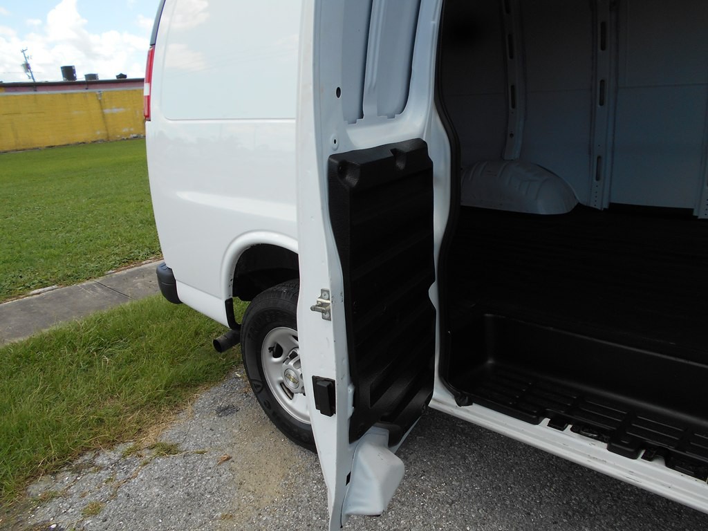 2022 Chevrolet Express Image 23