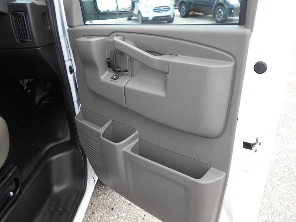 2022 Chevrolet Express Image 24