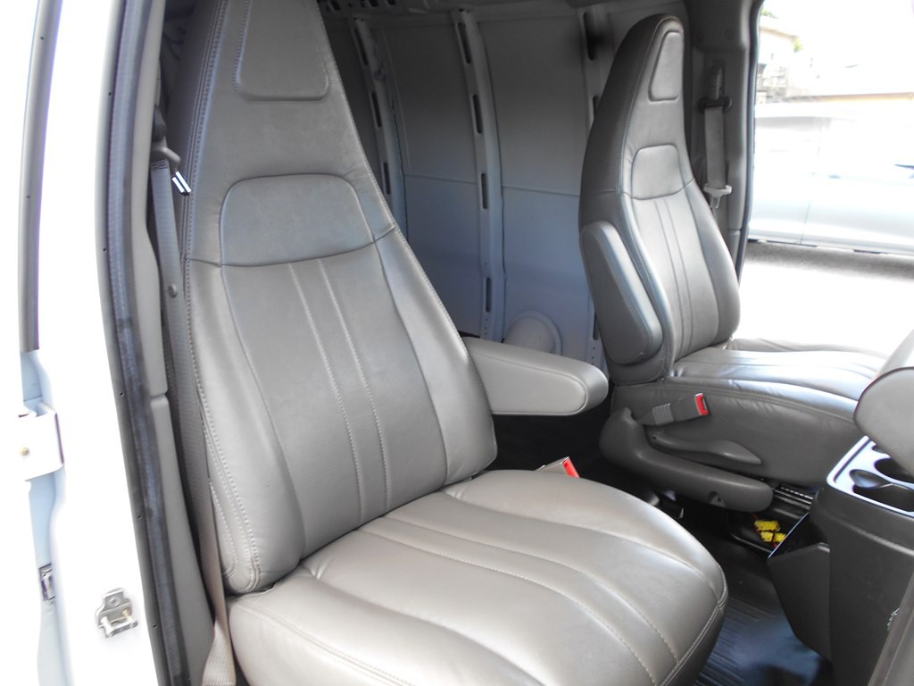 2022 Chevrolet Express Image 26