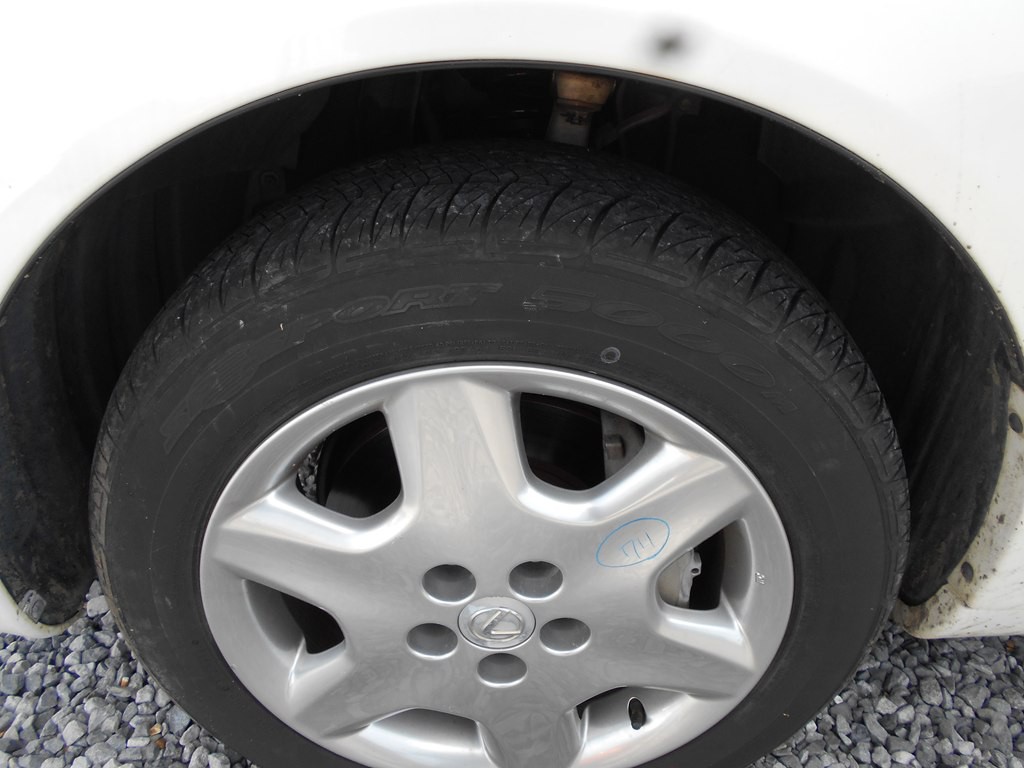 2004 Lexus LS Image 9