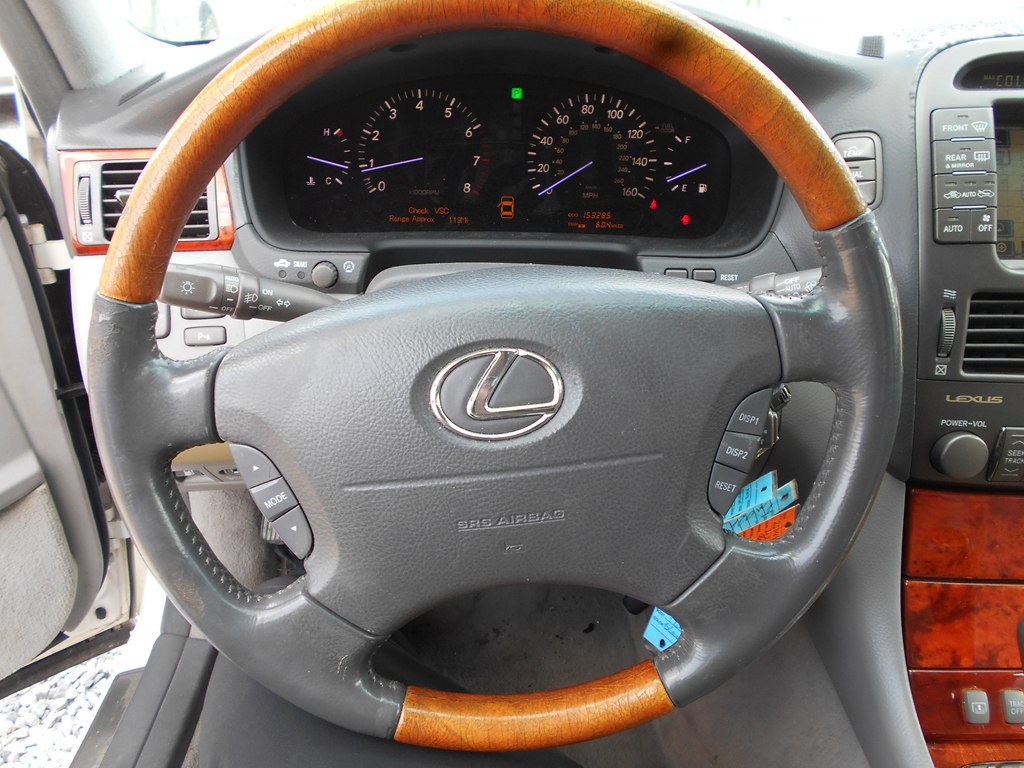 2004 Lexus LS Image 12