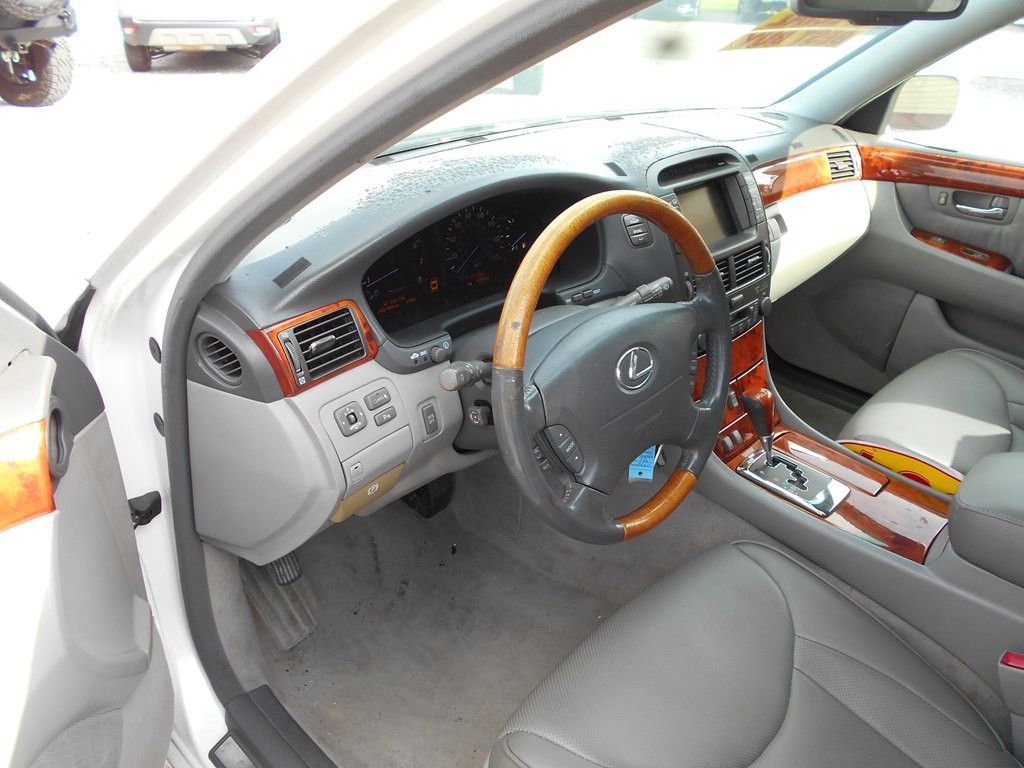 2004 Lexus LS Image 15