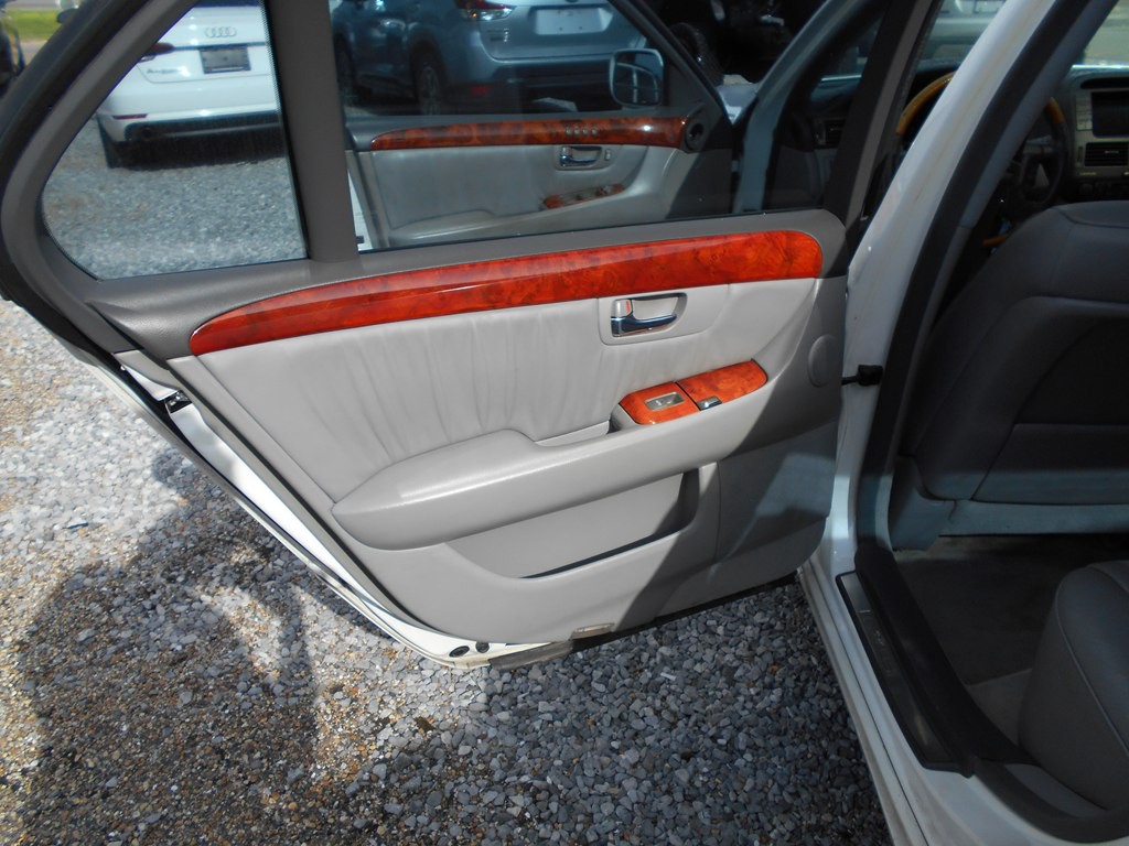 2004 Lexus LS Image 18