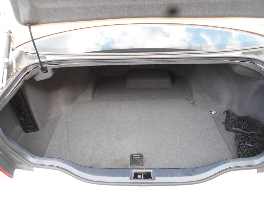 2004 Lexus LS Image 20