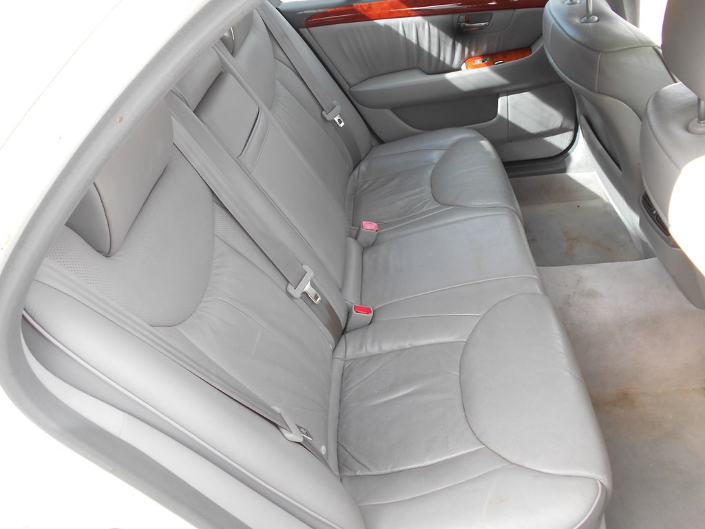 2004 Lexus LS Image 22