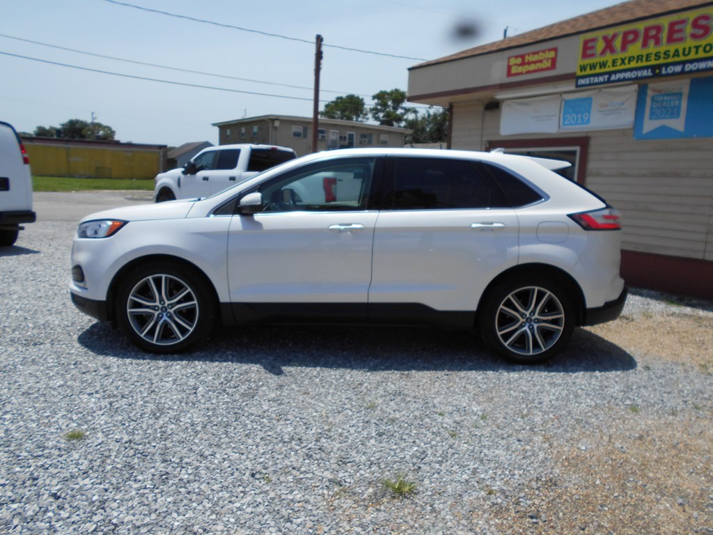 2019 Ford Edge Image 3