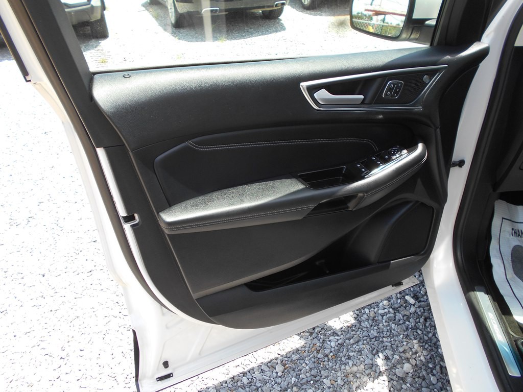 2019 Ford Edge Image 15