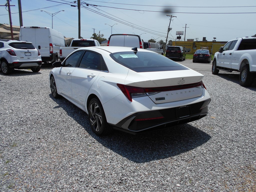 2025 Hyundai Elantra Image 4
