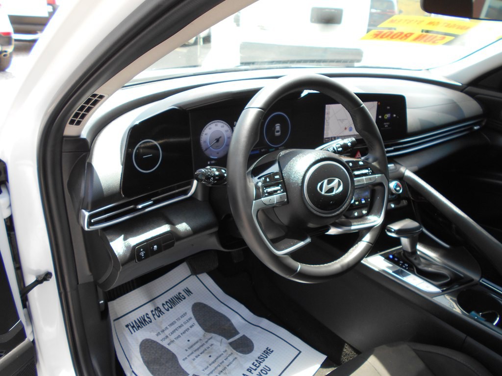 2025 Hyundai Elantra Image 15