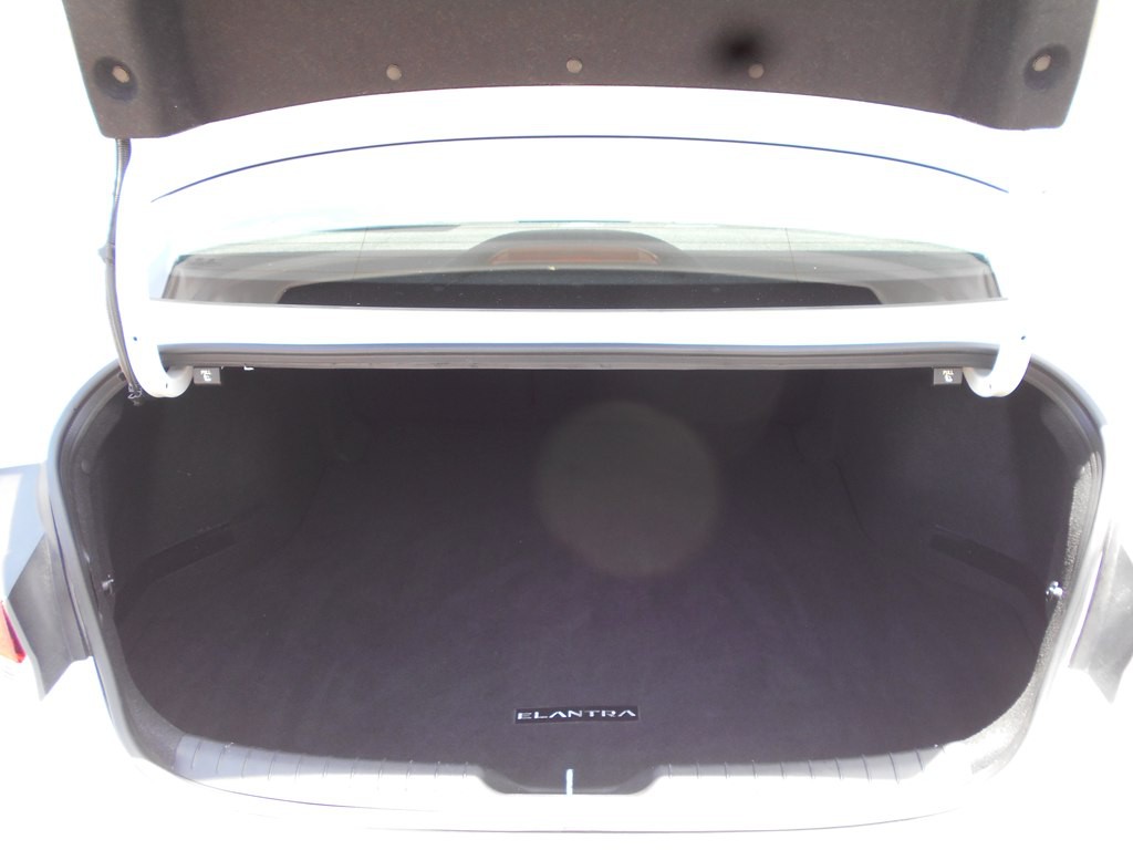 2025 Hyundai Elantra Image 20