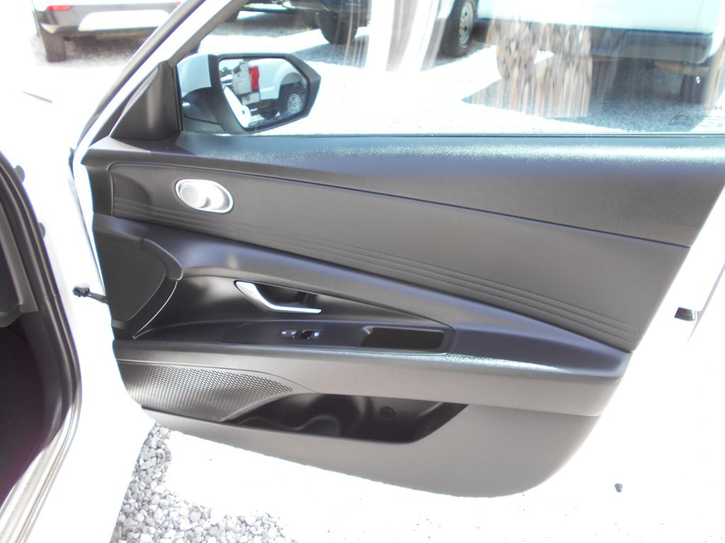 2025 Hyundai Elantra Image 24