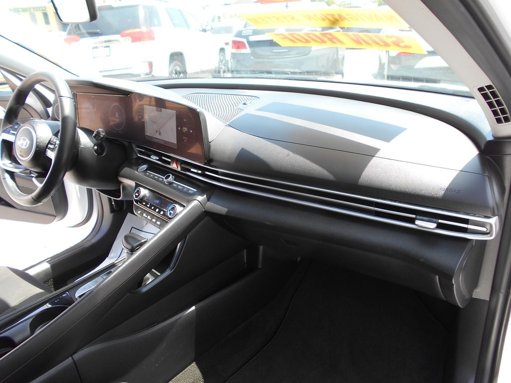 2025 Hyundai Elantra Image 26