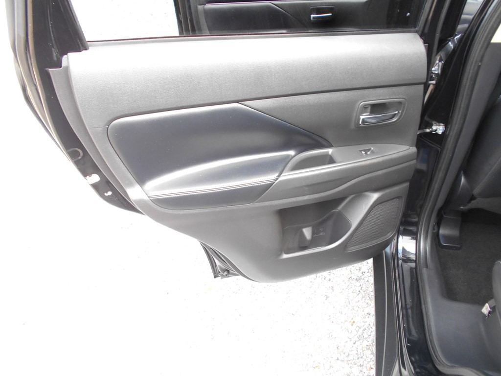 2019 Mitsubishi Outlander Image 18