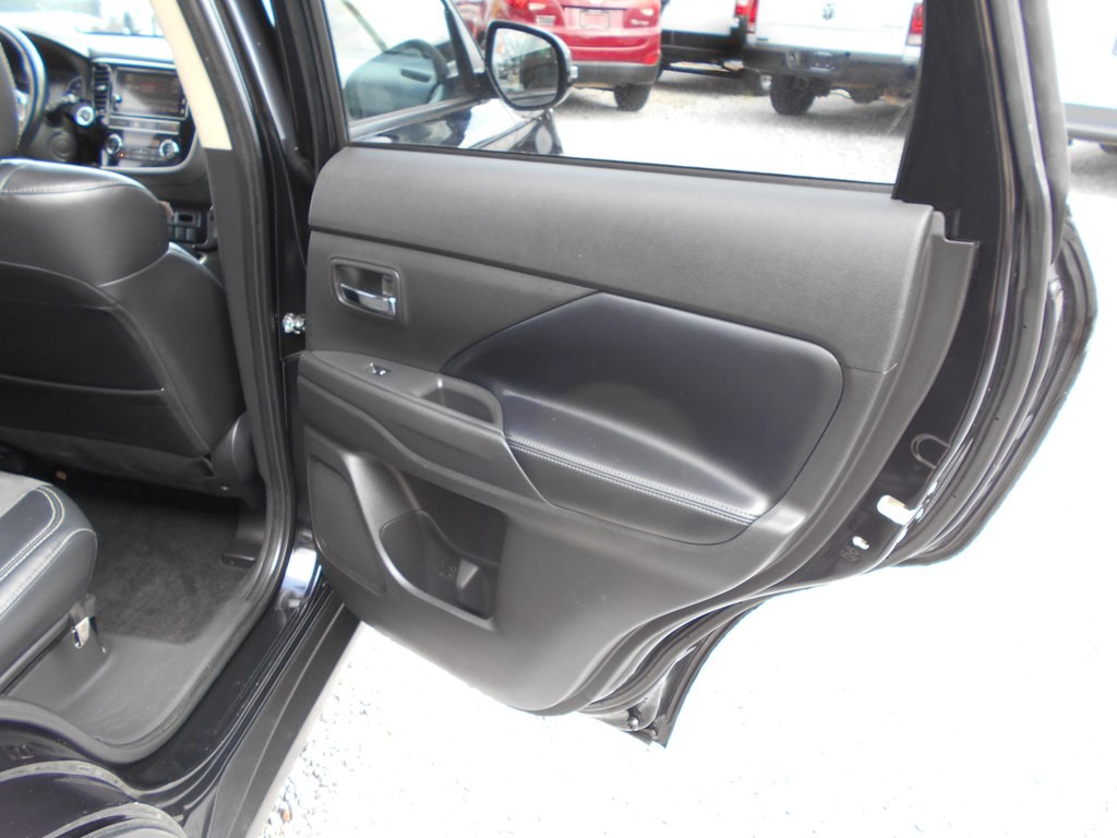 2019 Mitsubishi Outlander Image 21