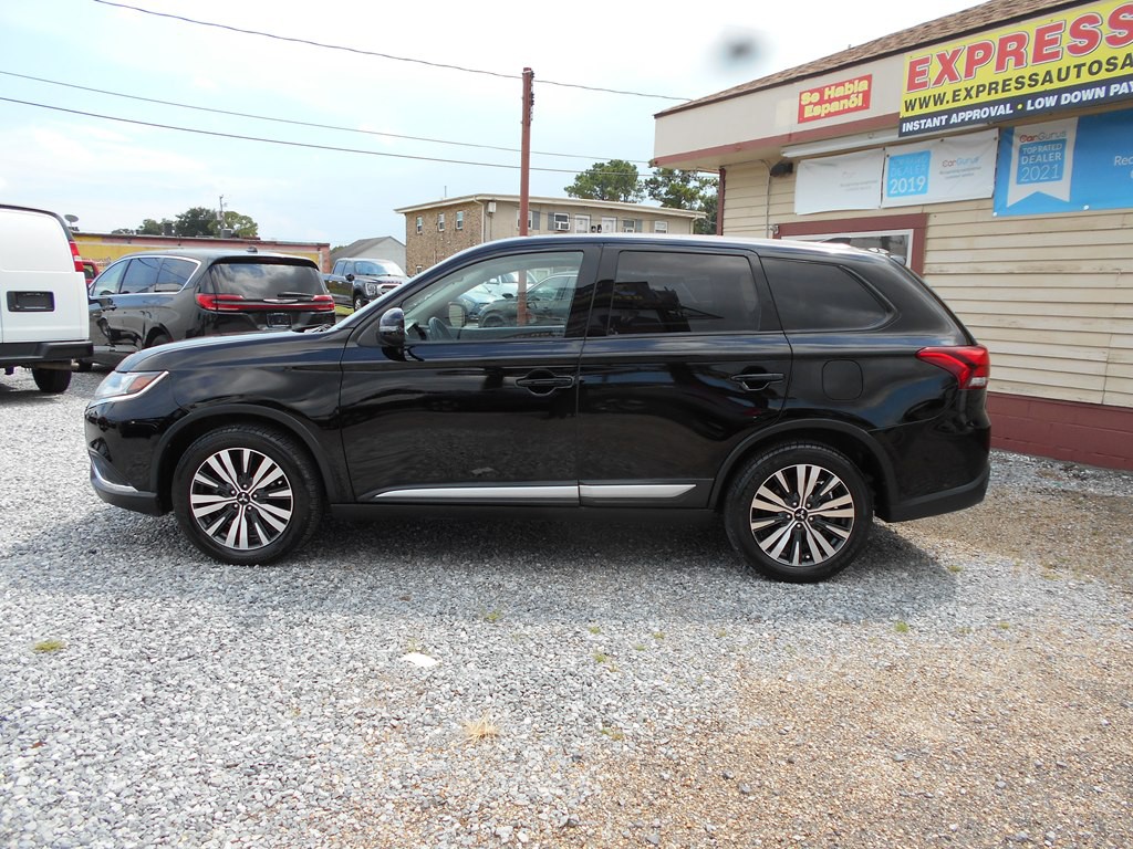 2019 Mitsubishi Outlander Image 2
