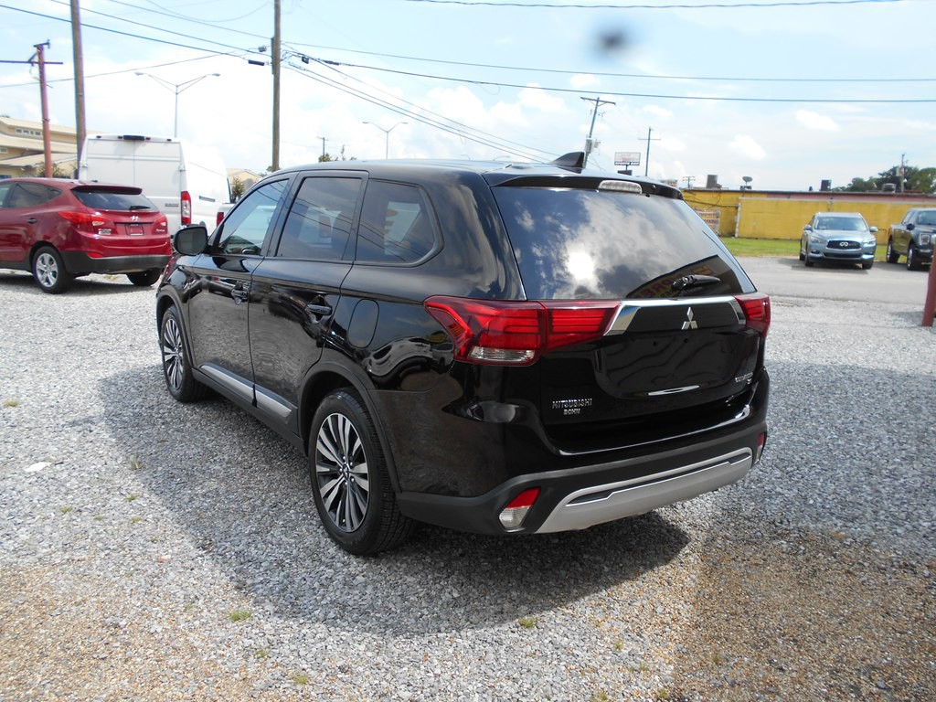 2019 Mitsubishi Outlander Image 3