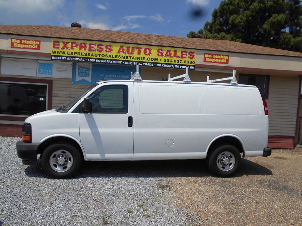2017 Chevrolet Express Image 2