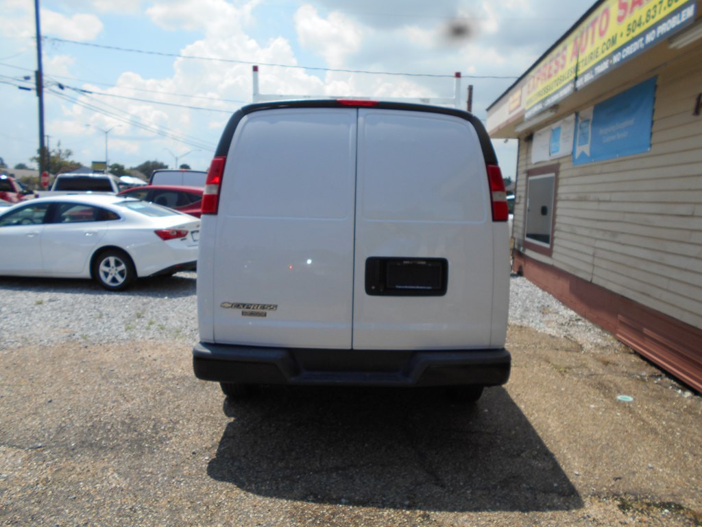 2017 Chevrolet Express Image 4