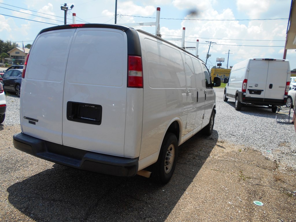 2017 Chevrolet Express Image 5