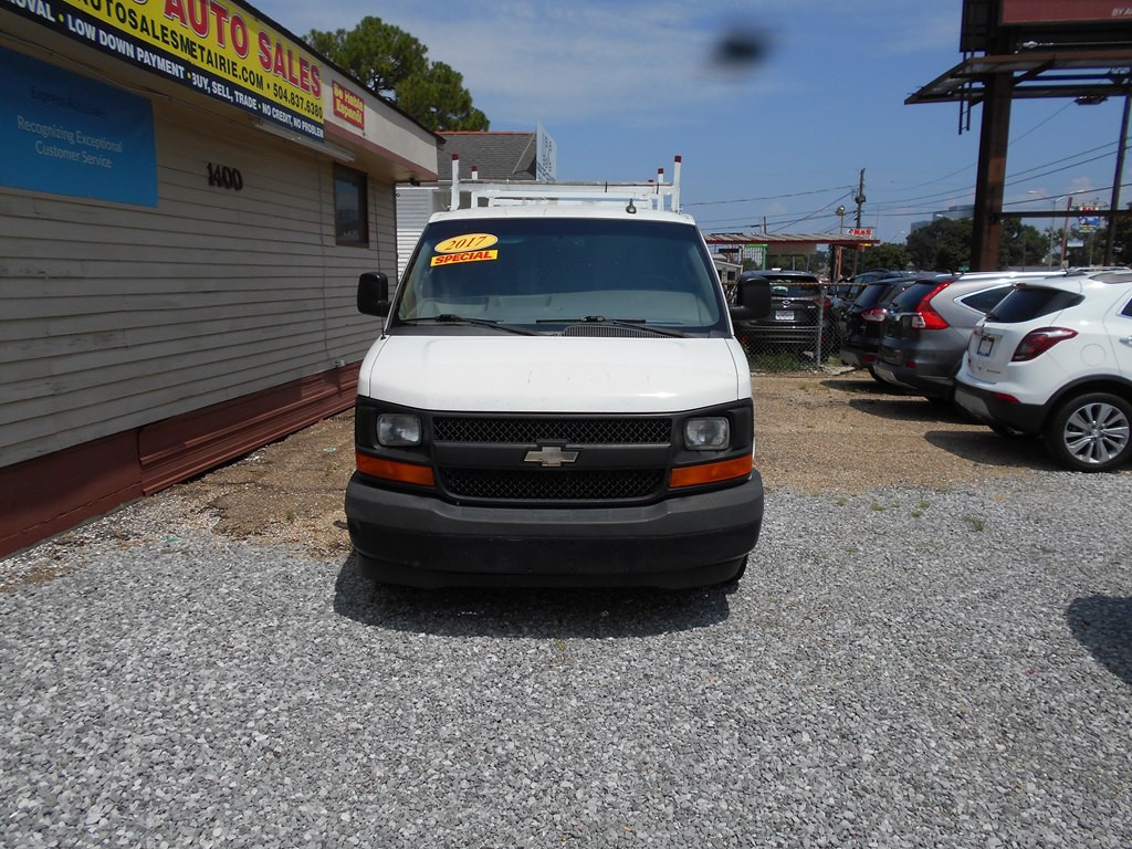 2017 Chevrolet Express Image 7