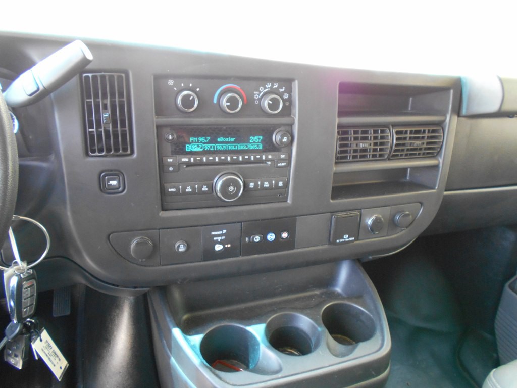 2017 Chevrolet Express Image 13