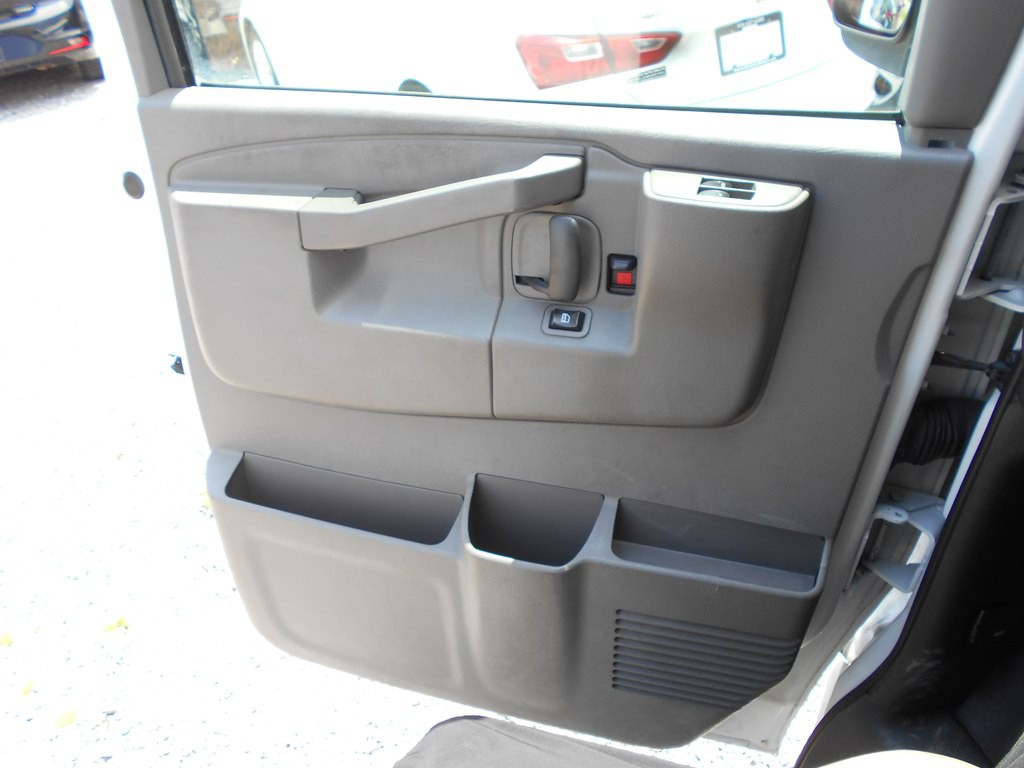 2017 Chevrolet Express Image 14