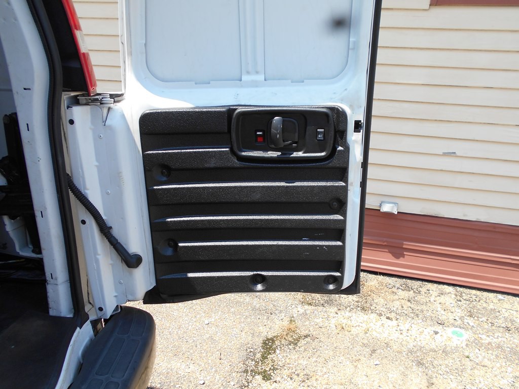 2017 Chevrolet Express Image 18