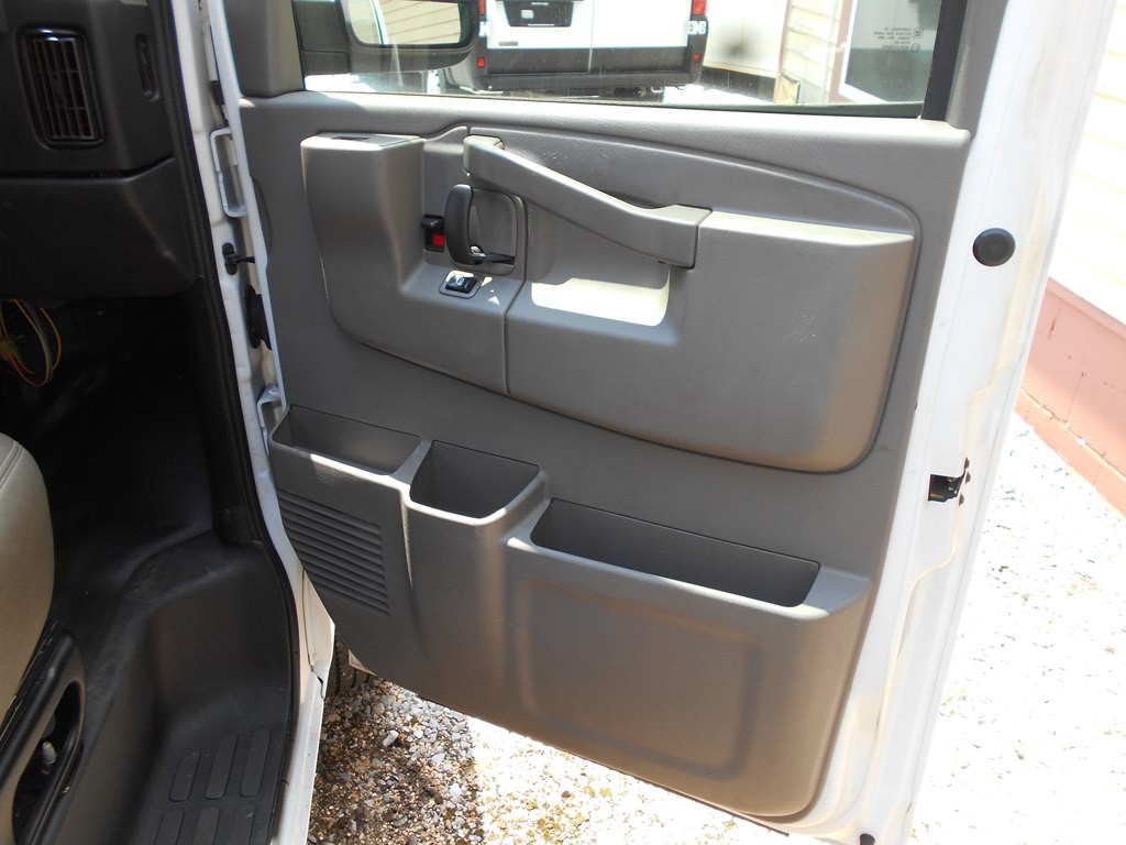 2017 Chevrolet Express Image 22