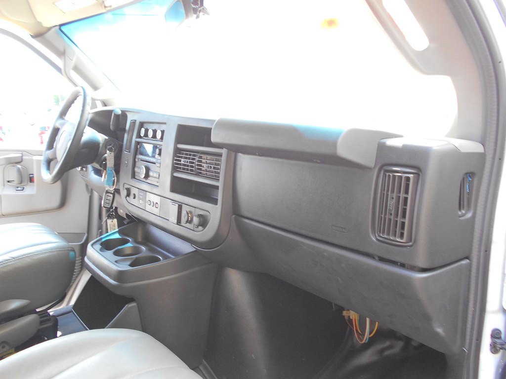 2017 Chevrolet Express Image 23