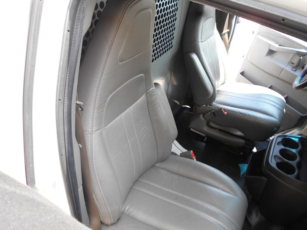 2017 Chevrolet Express Image 24