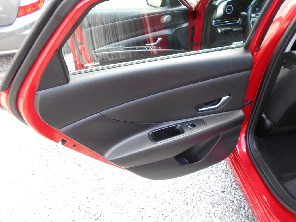 2023 Hyundai Elantra Image 19