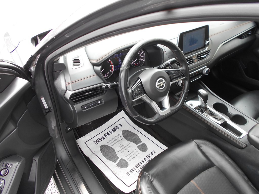 2021 Nissan Altima Image 17